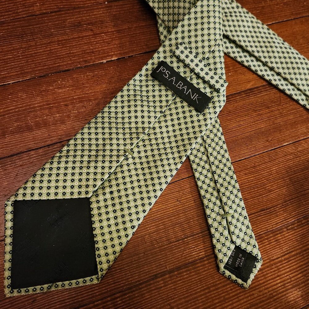 Jos. A. Bank green patterned tie